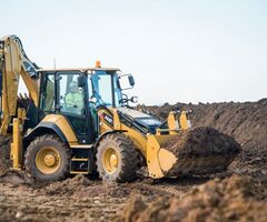 Inchiriez buldoexcavatoare cu atasamente diferite-